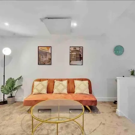 2 Bedroom City Centre Apartment With Free Parking Gloucester Exterior photo
