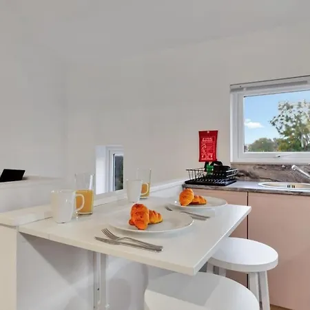 2 Bedroom City Centre Apartment With Free Parking Gloucester Exterior photo