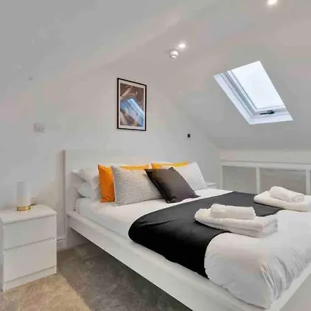 2 Bedroom City Centre Apartment With Free Parking Gloucester Exterior photo