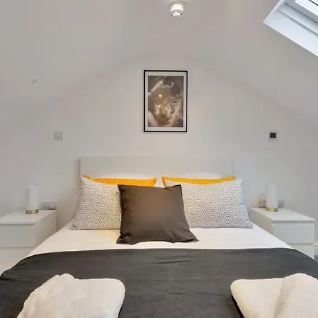 2 Bedroom City Centre Apartment With Free Parking Gloucester Exterior photo